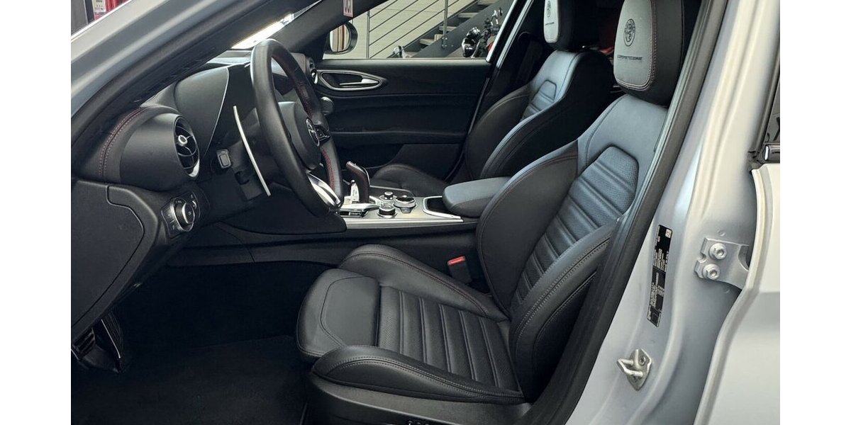 Alfa Romeo Giulia 2.0 Competizione Q4 Turbo Panoramadach 17.100 km 38.460 &euro; Lich 35423