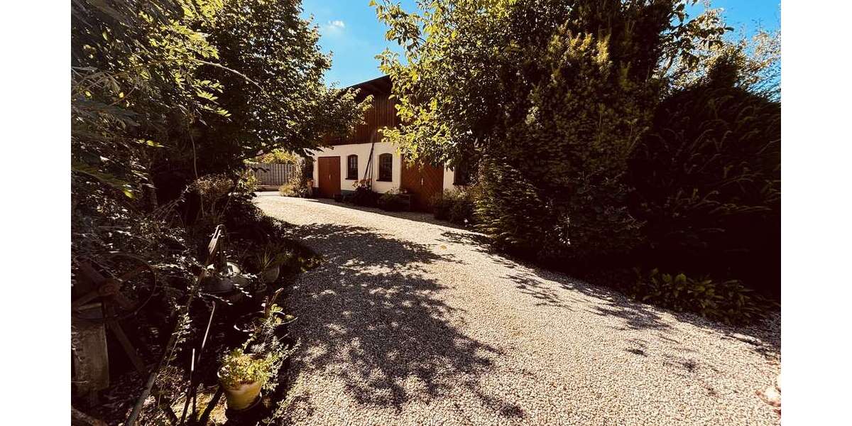 Großes Anwesen mit vielen Möglichkeiten im Grünen - Anwesen Ehringshausen | Angebot:26738021
