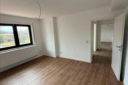 Wohnung Ehringshausen - 3 Zimmer, 85 m&sup2;, 900&euro; | Angebot:26272070