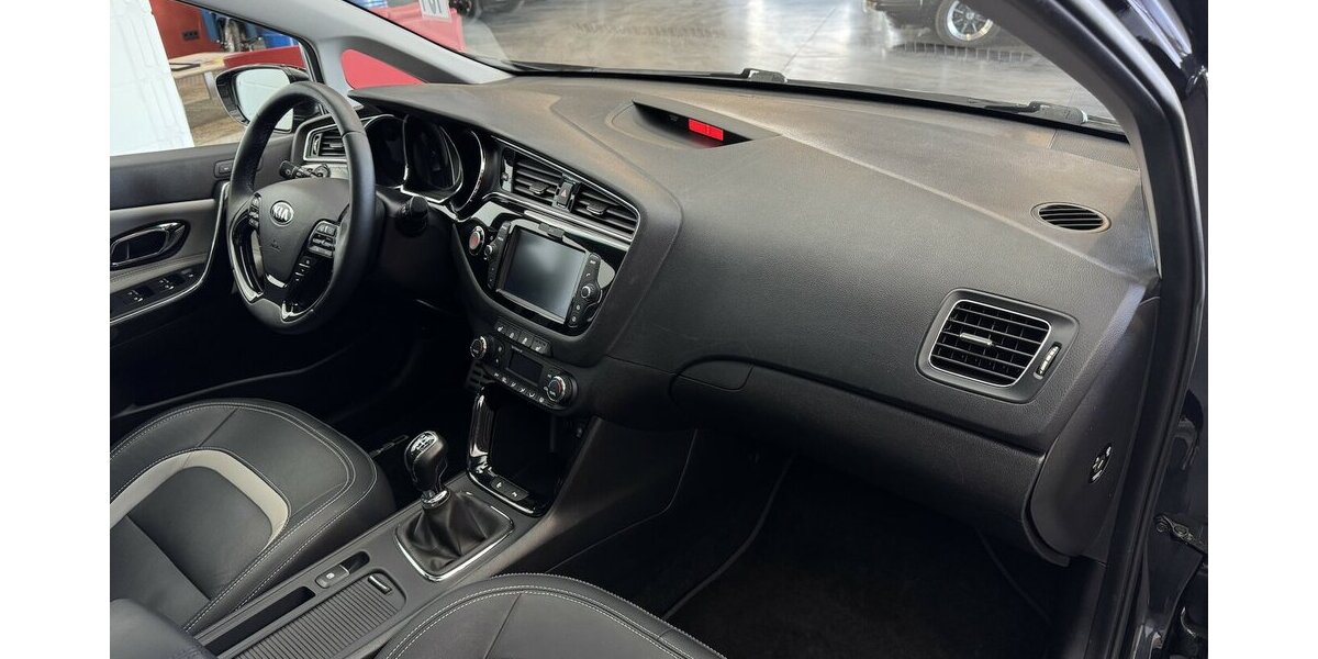 Kia cee´d Sportswagon 1.6 D Platinum Edition Xenon 56.200 km 13.990 &euro; Lich 35423