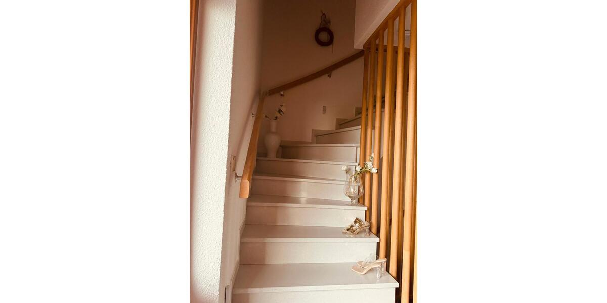 Dachgeschoßwohnung Mittenaar - 3 Zimmer, 120 m&sup2;, 700&euro; | Angebot:26228114