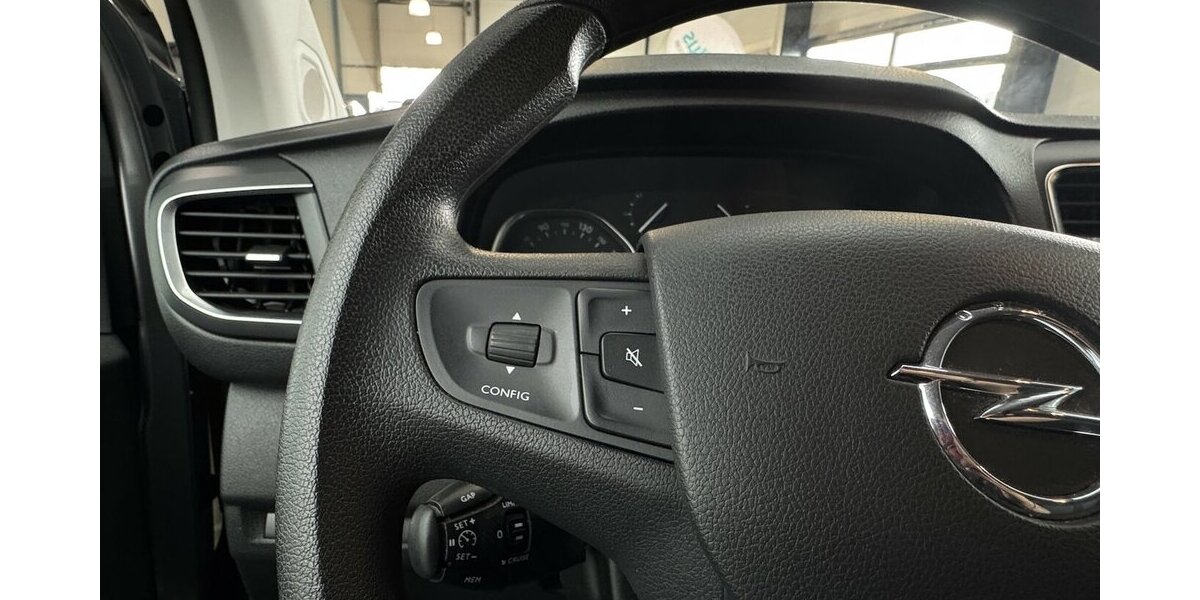 Opel Zafira Life 2.0 D Selection M 1.Hand 9-Sitzer 20.350 km 27.270 &euro; Lich 35423