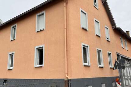 Haus Hungen - 7 Zimmer, 230 m&sup2;, 280.000&euro; | Angebot:26173255