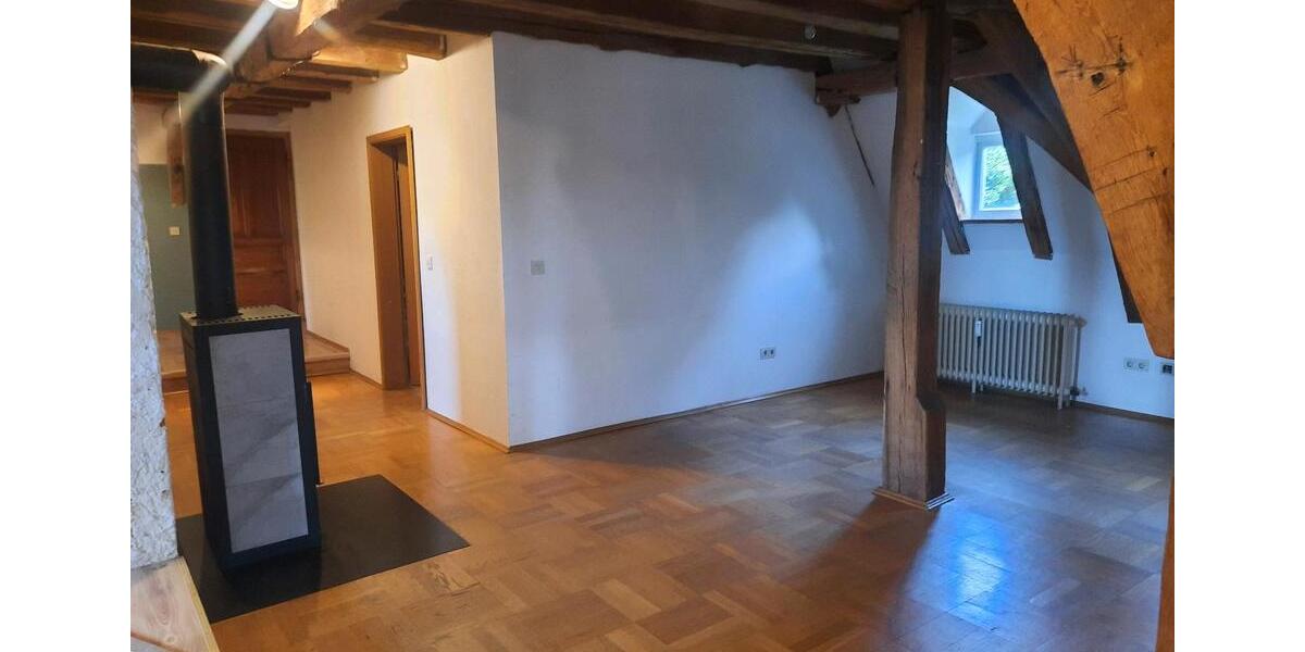 Dachgeschoßwohnung Hungen - 5 Zimmer, 140 m&sup2;, 195.000&euro; | Angebot:26866328
