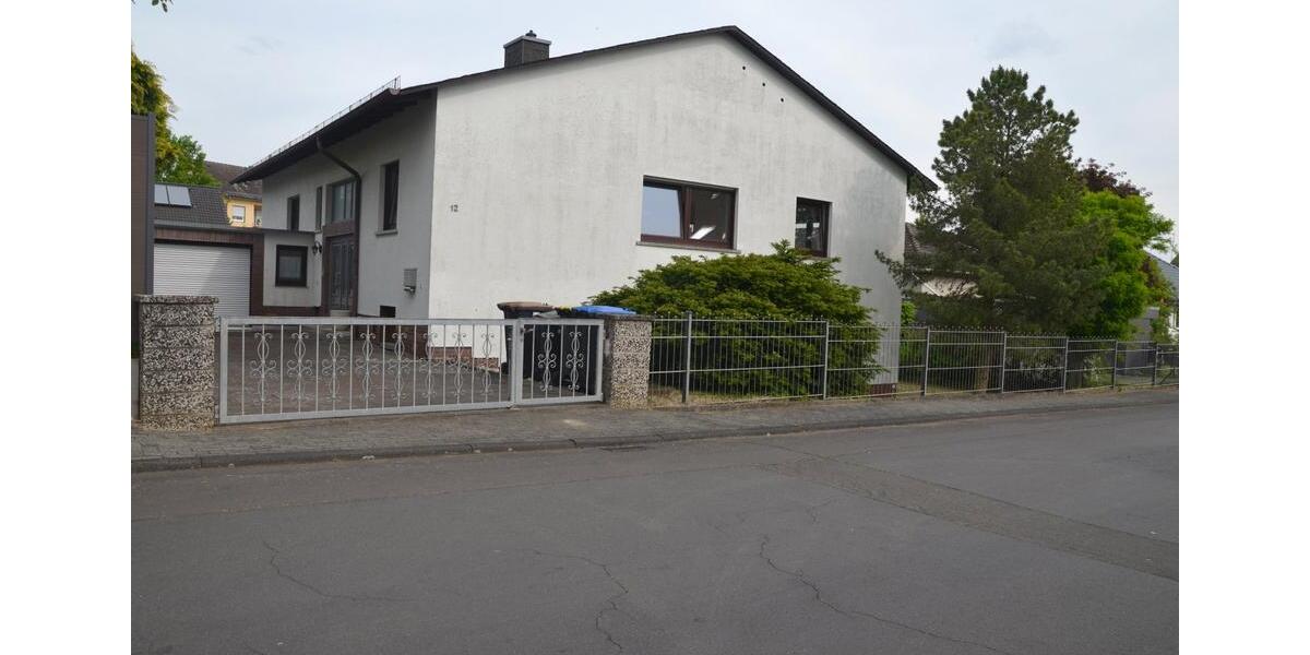 Einfamilienhaus Lahnau - 9 Zimmer, 229 m&sup2;, 490.000&euro; | Angebot:27085936