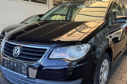 VW Touran 107.332 km 5.799 &euro; Münzenberg Gambach 35516