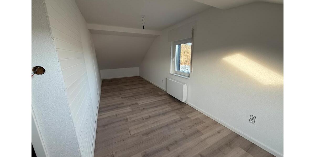 Etagenwohnung Hungen - 7 Zimmer, 170 m&sup2;, 1.400&euro; | Angebot:24331928