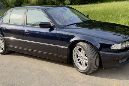 BMW 740 221.221 km 17.900 &euro; Solms 35606