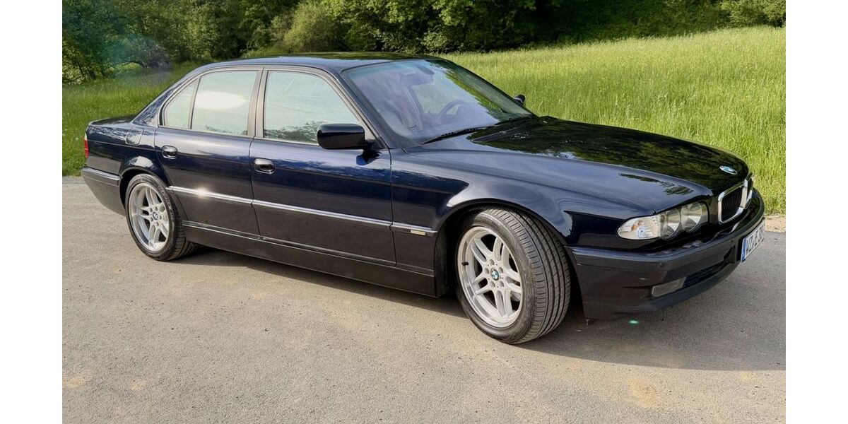 BMW 740 221.221 km 17.900 &euro; Solms 35606