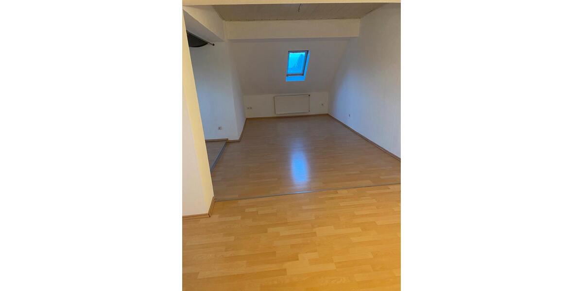 Dachgeschoßwohnung Gießen Wieseck - 15 Zimmer, 15 m&sup2;, 420&euro; | Angebot:25790590