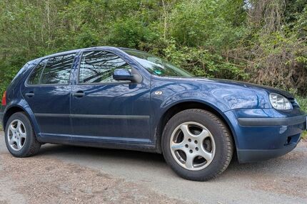 VW Golf 214.000 km 999 &euro; Mittenaar 35756