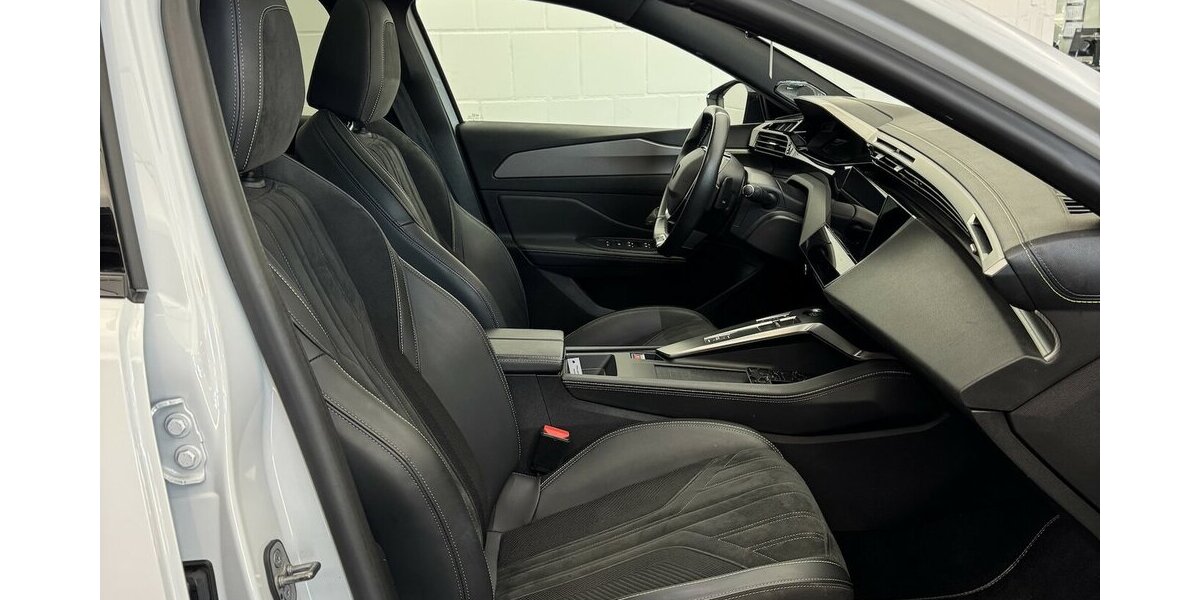 Peugeot 408 GT 130 PureTech EAT8 Focal Panodach 32.000 km 24.120 &euro; Lich 35423