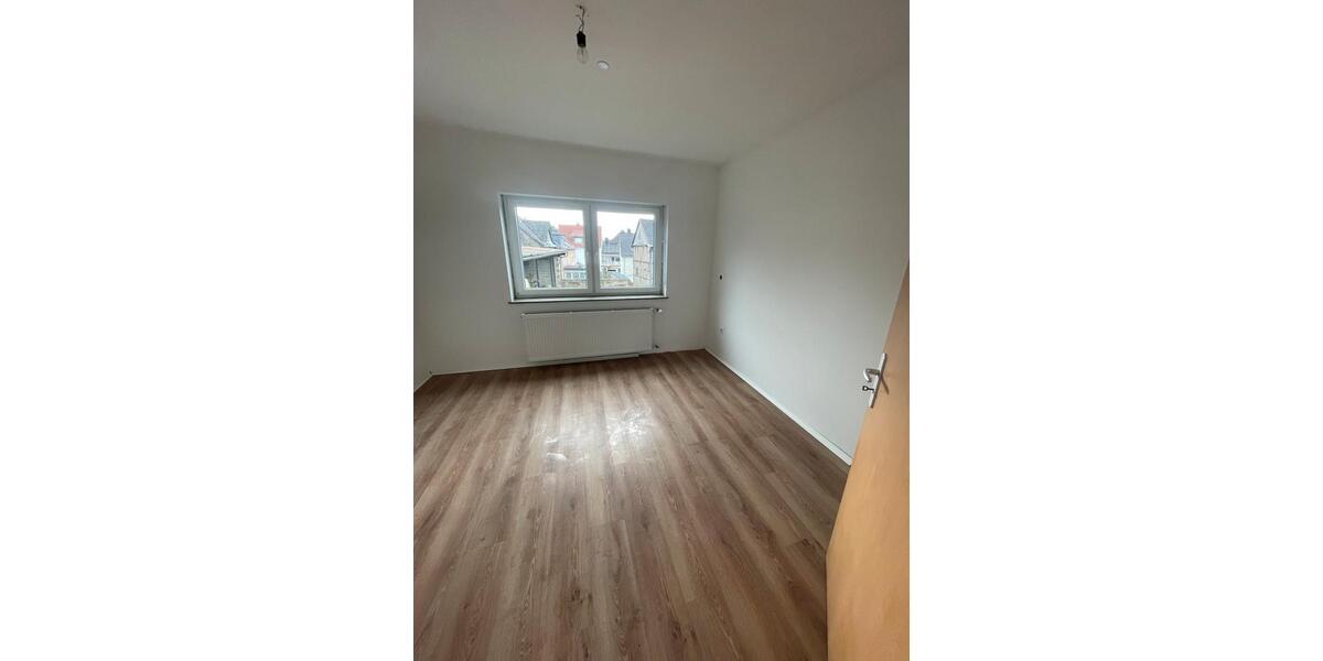 Etagenwohnung Aßlar - 6 Zimmer, 150 m&sup2;, 1.100&euro; | Angebot:25857692
