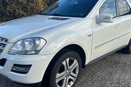 Mercedes-Benz ML 300 210.000 km 11.900 &euro; Lollar, bei Gießen 35457