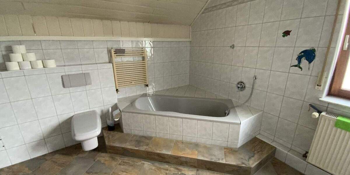 Mehrfamilienhaus, Wohnhaus Leun Stockhausen - 8 Zimmer, 185 m&sup2;, 294.000&euro; | Angebot:25674287