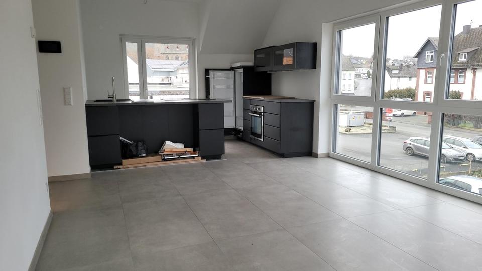 Dachgeschoßwohnung Sinn - 3 Zimmer, 85 m&sup2;, 1.100&euro; | Angebot:25540491