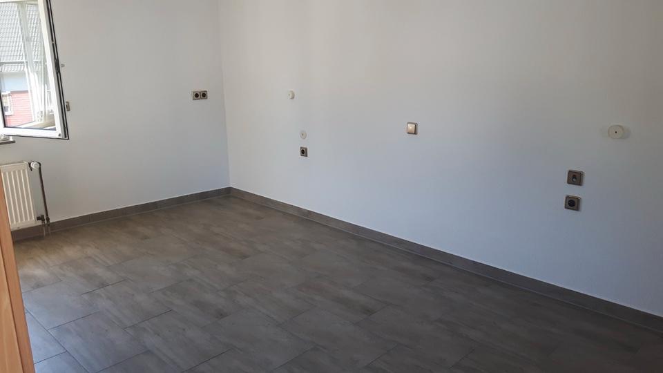 Einfamilienhaus Haiger - 8 Zimmer, 150 m&sup2;, 1.200&euro; | Angebot:25496753