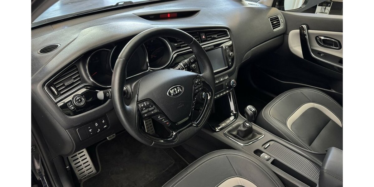 Kia cee´d Sportswagon 1.6 D Platinum Edition Xenon 56.200 km 13.990 &euro; Lich 35423