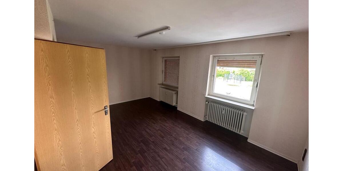 Einfamilienhaus Linden - 6 Zimmer, 220 m&sup2;, 380.000&euro; | Angebot:27023922