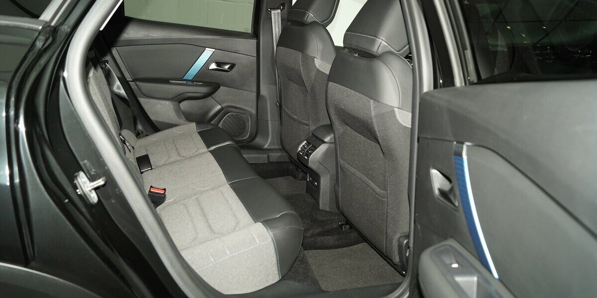 Citroen C4 e- 136 Shine 50 KWh LED CARPLAY 43.800 km 17.320 &euro; Lich 35423