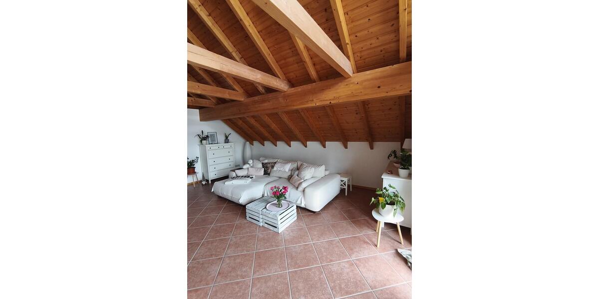 Dachgeschoßwohnung Mittenaar - 3 Zimmer, 120 m&sup2;, 700&euro; | Angebot:26228114