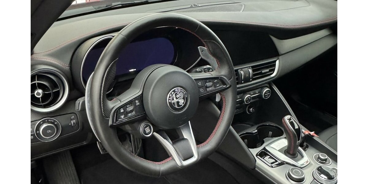 Alfa Romeo Giulia 2.0 Competizione Q4 Turbo Panoramadach 14.303 km 37.985 &euro; Lich 35423