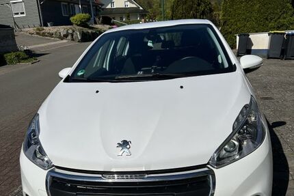 Peugeot 208 59.000 km 8.800 &euro; Gladenbach 35075