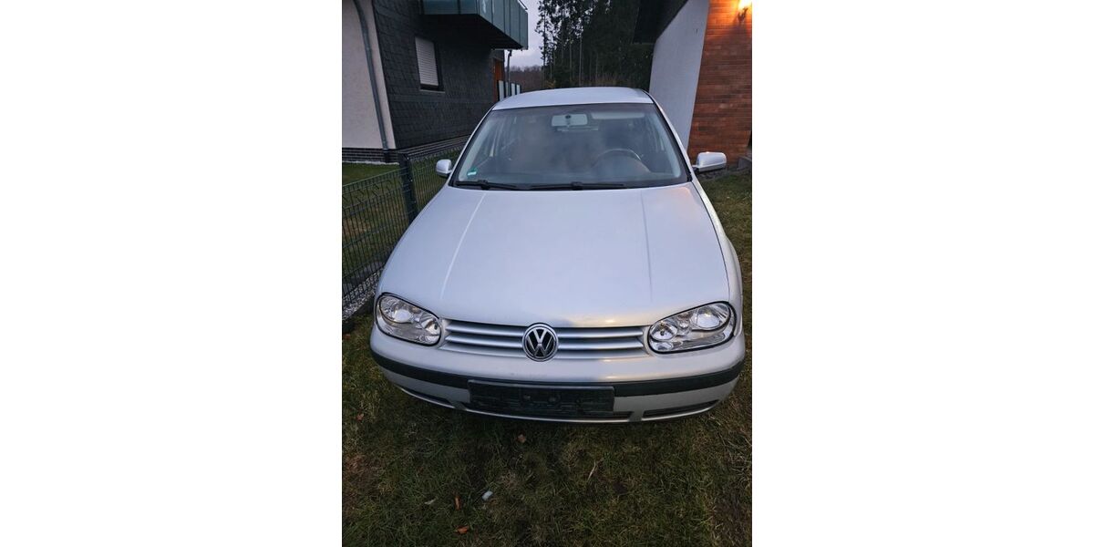 VW Golf 241.100 km 1.789 &euro; Driedorf 35759