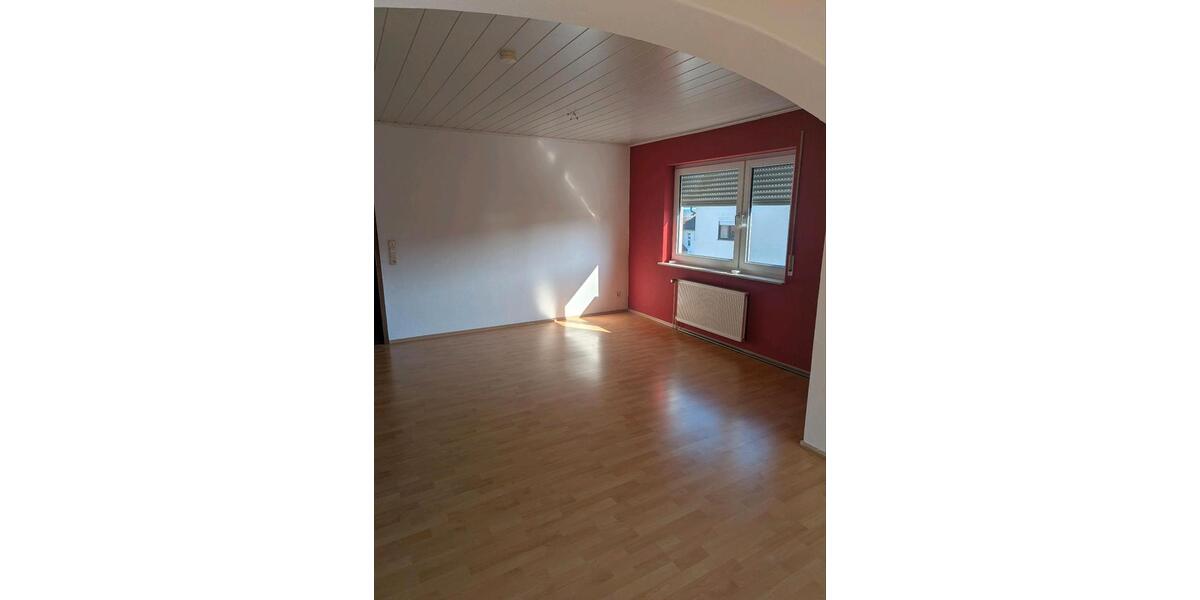 Etagenwohnung Butzbach - 4 Zimmer, 108 m&sup2;, 1.150&euro; | Angebot:25934564