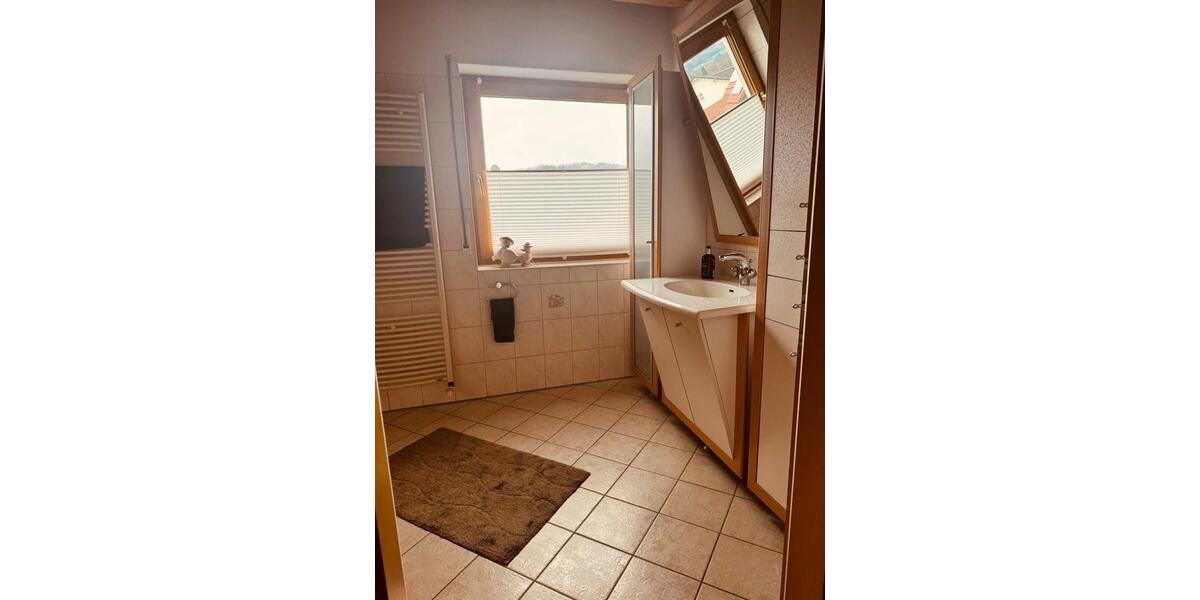 Dachgeschoßwohnung Mittenaar - 3 Zimmer, 120 m&sup2;, 700&euro; | Angebot:26228114