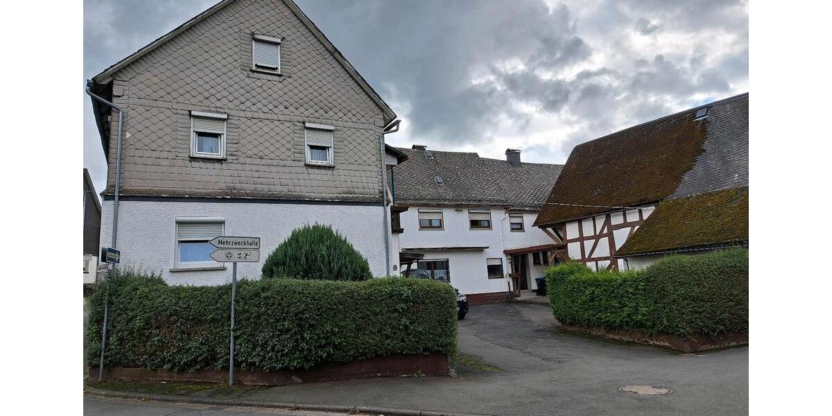Einfamilienhaus Herborn - 13 Zimmer, 350 m&sup2;, 175.000&euro; | Angebot:26187043