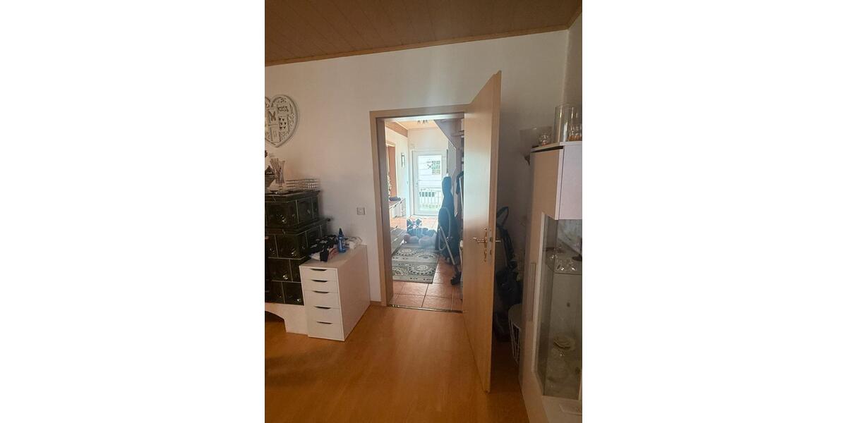 Etagenwohnung Mittenaar - 3 Zimmer, 90 m&sup2;, 730&euro; | Angebot:25099786