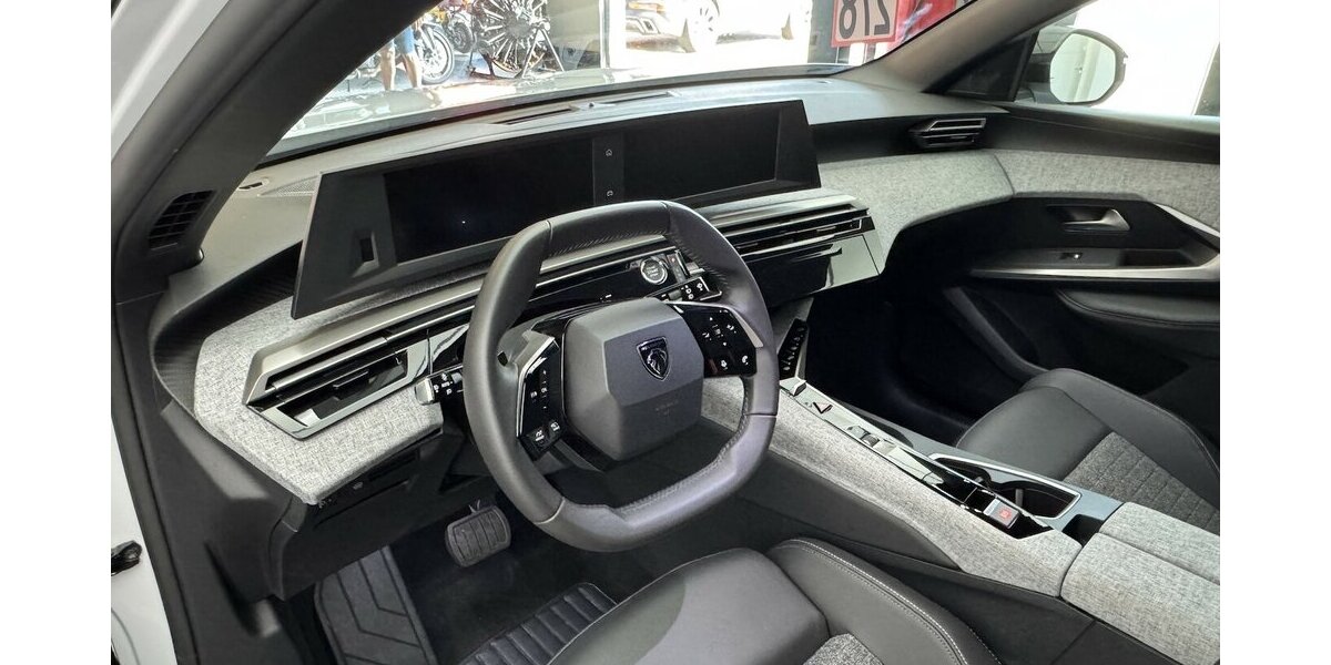 Peugeot 5008 145 Mild Hybrid Allure7 Sitzer LED CAM 18.200 km 27.520 &euro; Lich 35423