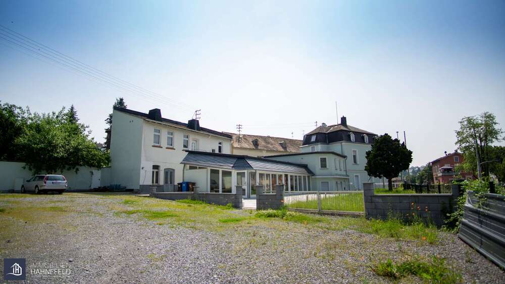 Einfamilienhaus Runkel - 8 Zimmer, 465 m&sup2;, 550.000&euro; | Angebot:21198141