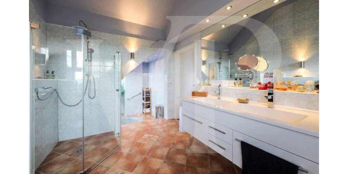 Einfamilienhaus Neu-Anspach Anspach - 7 Zimmer, 249 m&sup2;, 798.000&euro; | Angebot:25695532