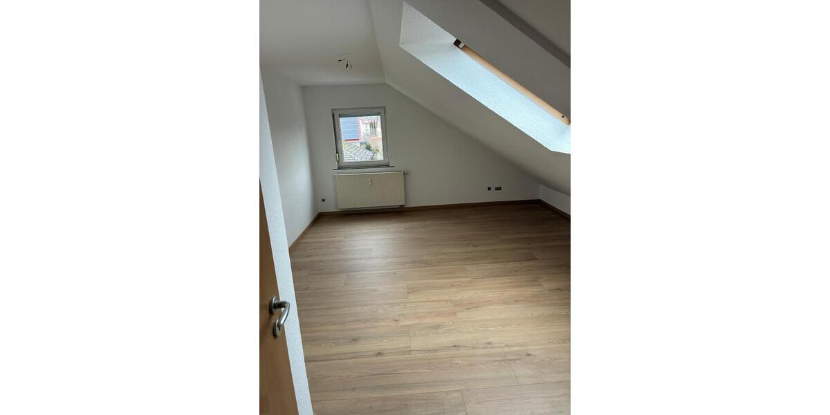 Dachgeschoßwohnung Gießen Allendorf - 4 Zimmer, 115 m&sup2;, 950&euro; | Angebot:26047263