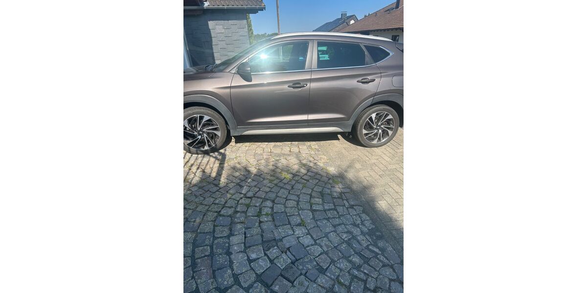 Hyundai TUCSON 65.500 km 17.000 &euro; Driedorf 35759