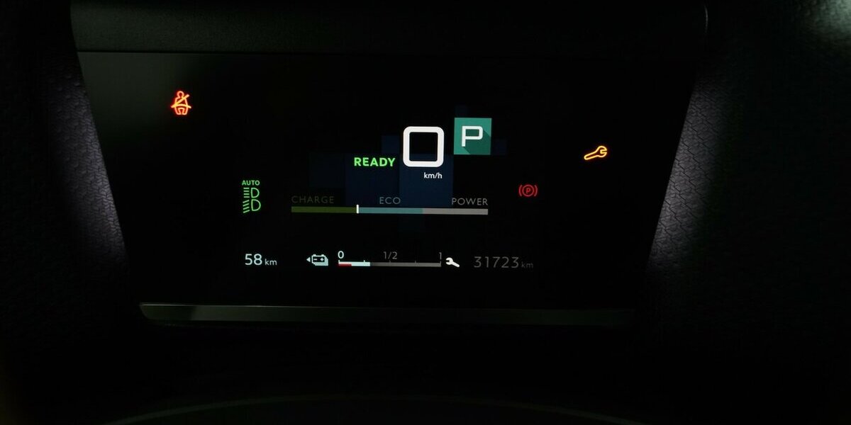 Citroen C4 e- 136 Shine 50 KWh LED CARPLAY 43.800 km 17.320 &euro; Lich 35423