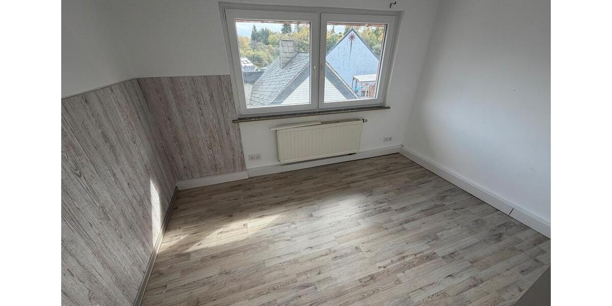 Etagenwohnung Waldbrunn (Westerwald) - 6 Zimmer, 120 m&sup2;, 960&euro; | Angebot:25905302