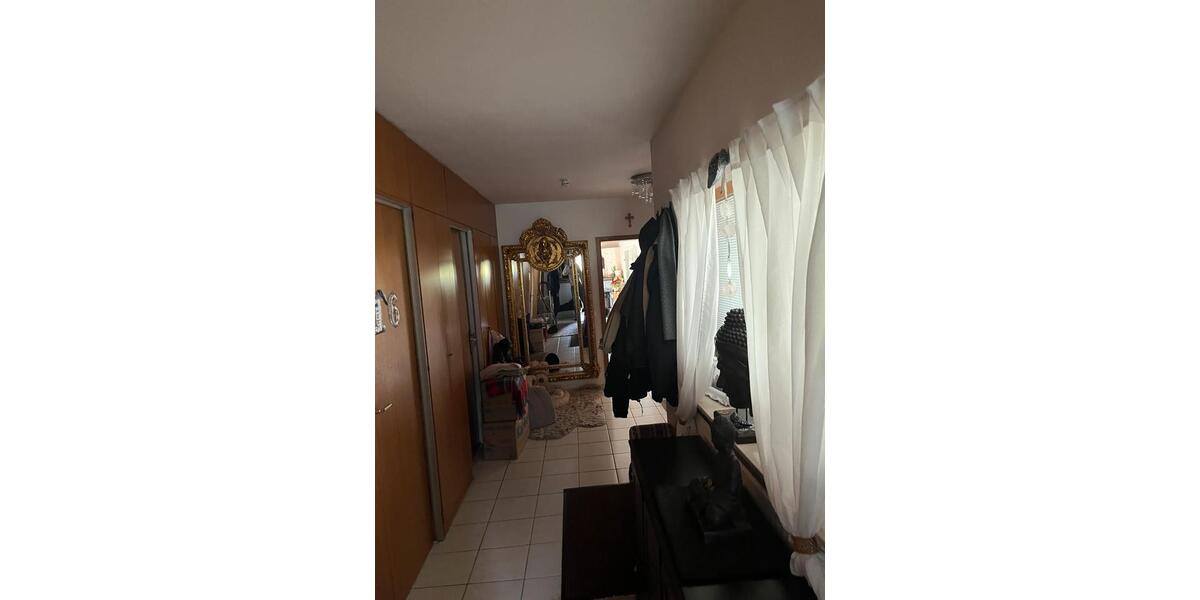 Erdgeschoßwohnung Butzbach - 5 Zimmer, 150 m&sup2;, 1.600&euro; | Angebot:26238024