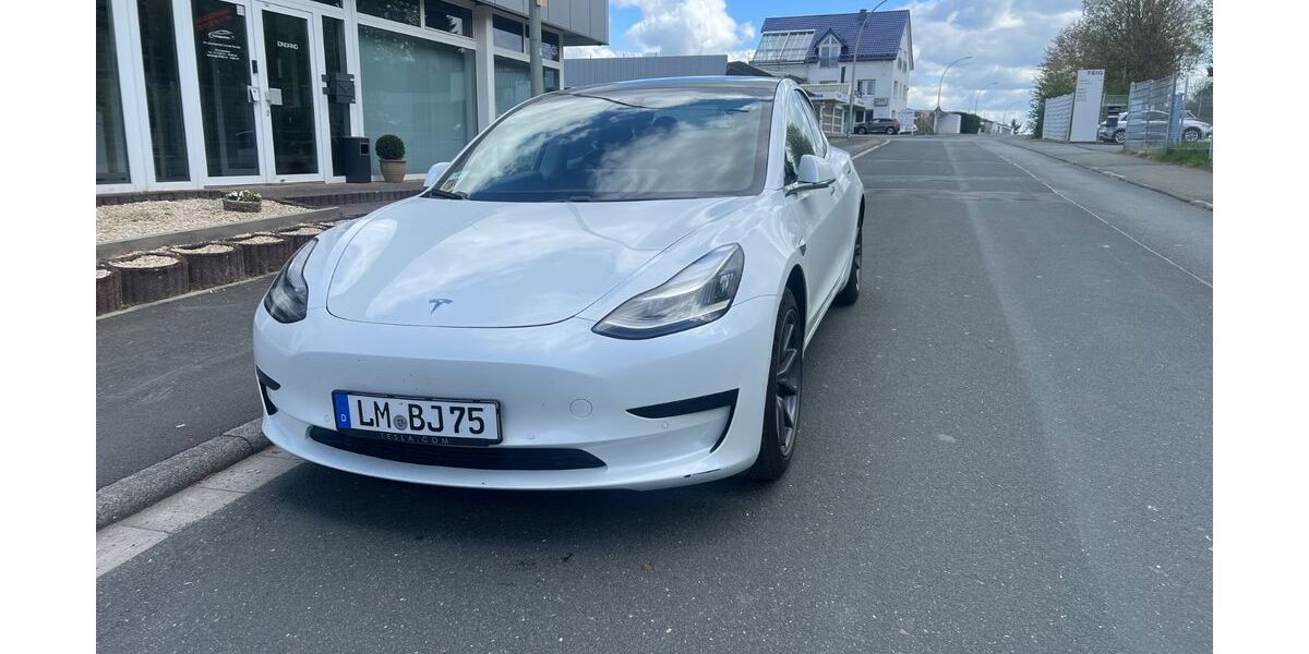 Tesla Model 3 112.000 km 21.880 &euro; Weilburg 35781