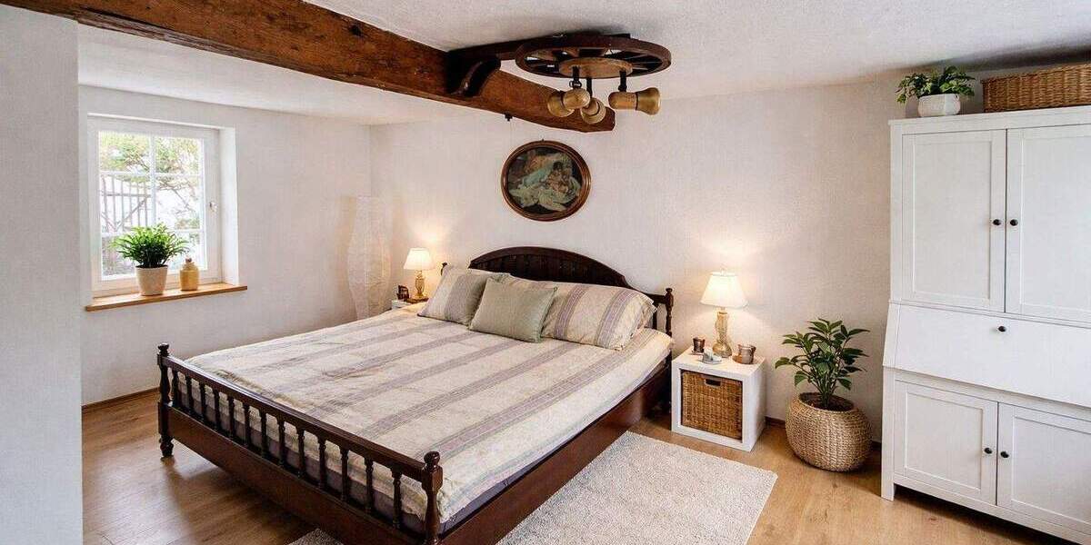 Einfamilienhaus Lohra - 8 Zimmer, 180 m&sup2;, 215.000&euro; | Angebot:25657496