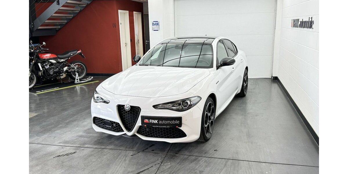 Alfa Romeo Giulia 2.0 Veloce Q4 Turbo Panoramadach Xenon 43.300 km 32.130 &euro; Lich 35423