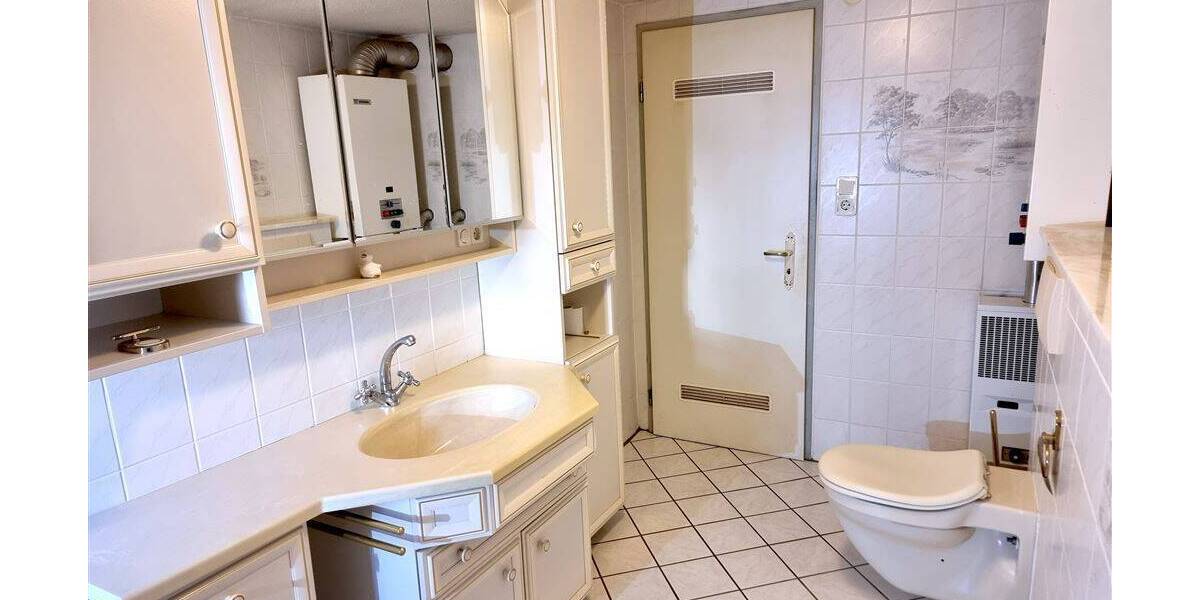 Bauernhaus, Landhaus Mittenaar Bicken - 8 Zimmer, 227 m&sup2;, 190.000&euro; | Angebot:25740426