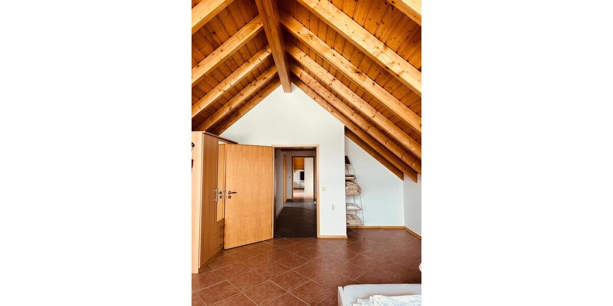 Dachgeschoßwohnung Mittenaar - 3 Zimmer, 120 m&sup2;, 700&euro; | Angebot:26228114