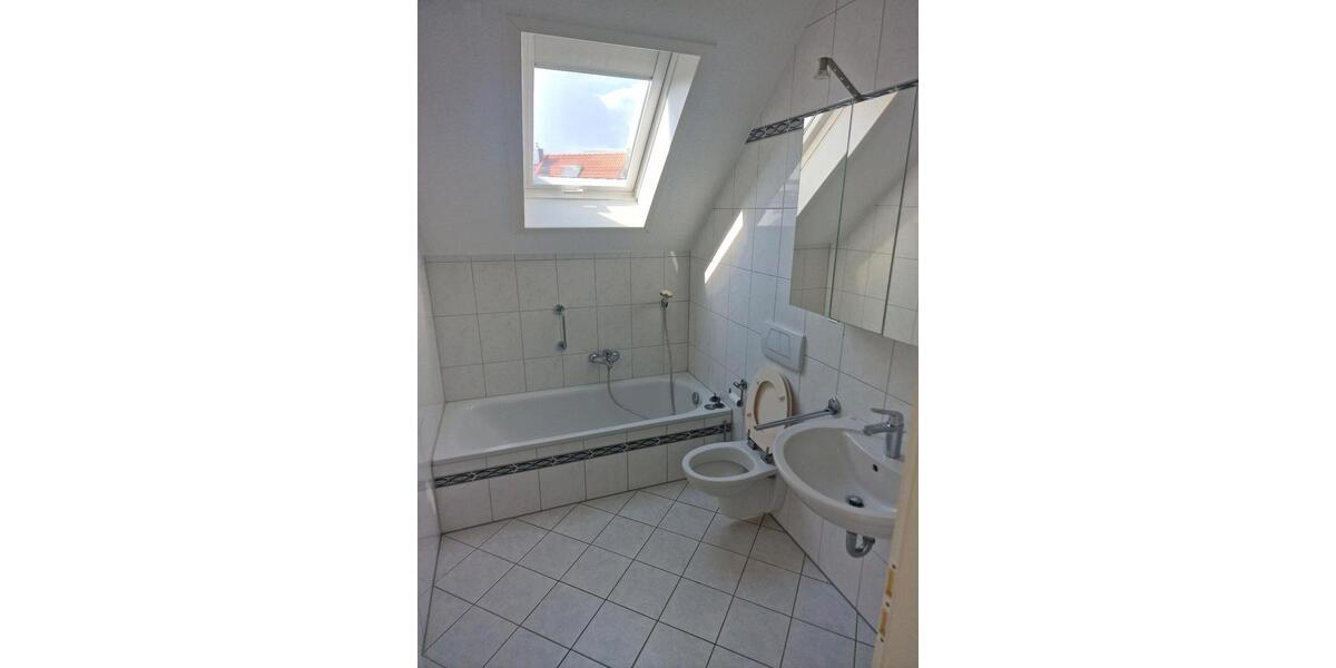 Dachgeschoßwohnung Wölfersheim - 1 Zimmer, 65 m&sup2;, 700&euro; | Angebot:25475951