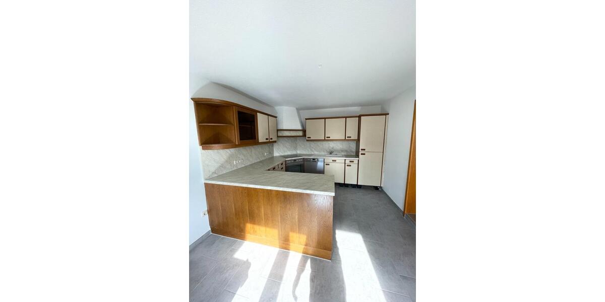 Etagenwohnung Merenberg - 7 Zimmer, 170 m&sup2;, 900&euro; | Angebot:25181642