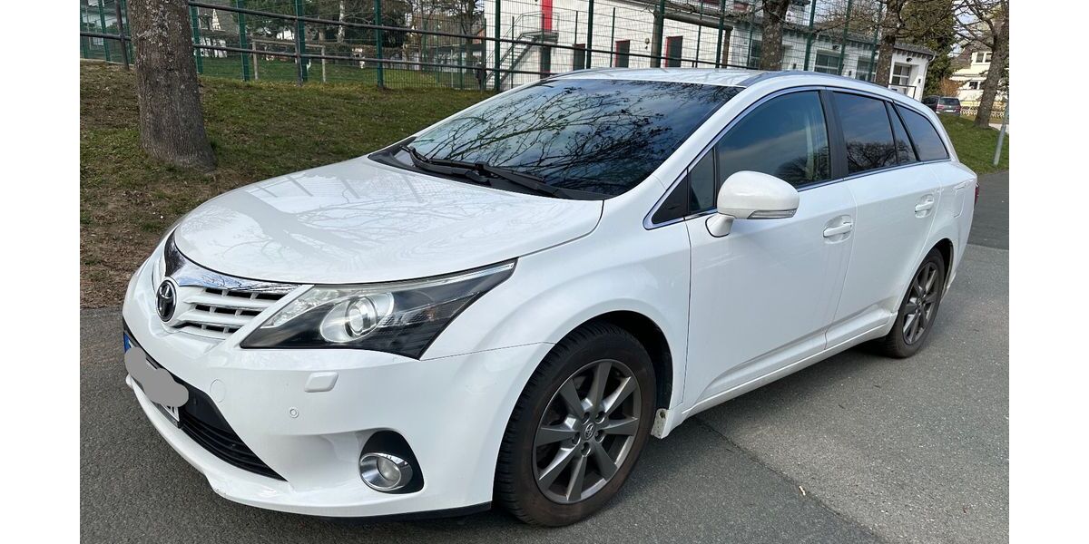 Toyota Avensis 211.000 km 7.400 &euro; Dillenburg-Frohnhausen 35684