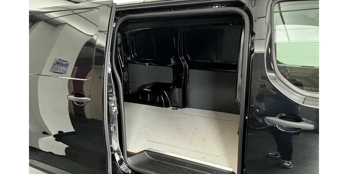 Opel Vivaro Cargo 1.5 D Edition M 1.Hand Sitzhzg 9.900 km 21.520 &euro; Lich 35423