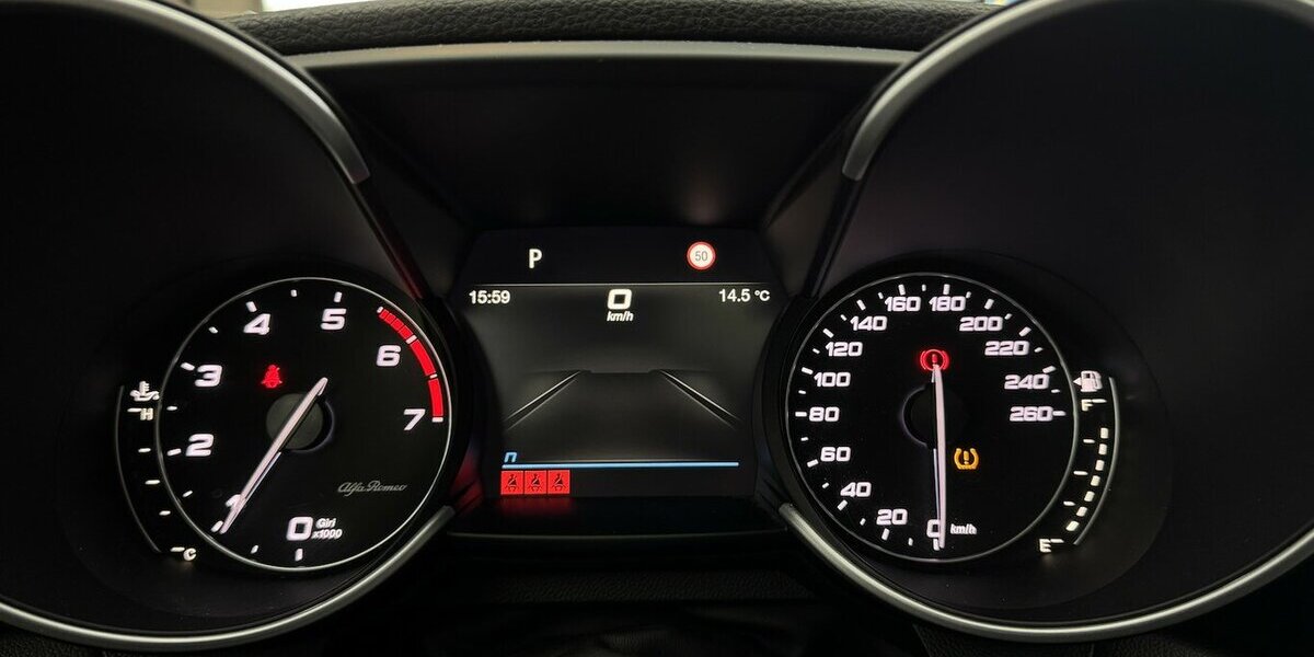 Alfa Romeo Giulia 2.0 Veloce Q4 Turbo Panoramadach Xenon 43.300 km 32.130 &euro; Lich 35423